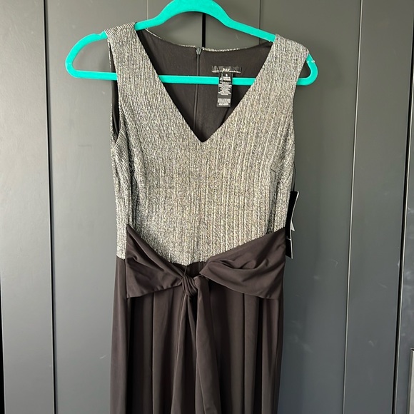 R&K NWT color block silver sparkling sleeveless front tie jumpsuit size 8 black - Picture 3 of 9